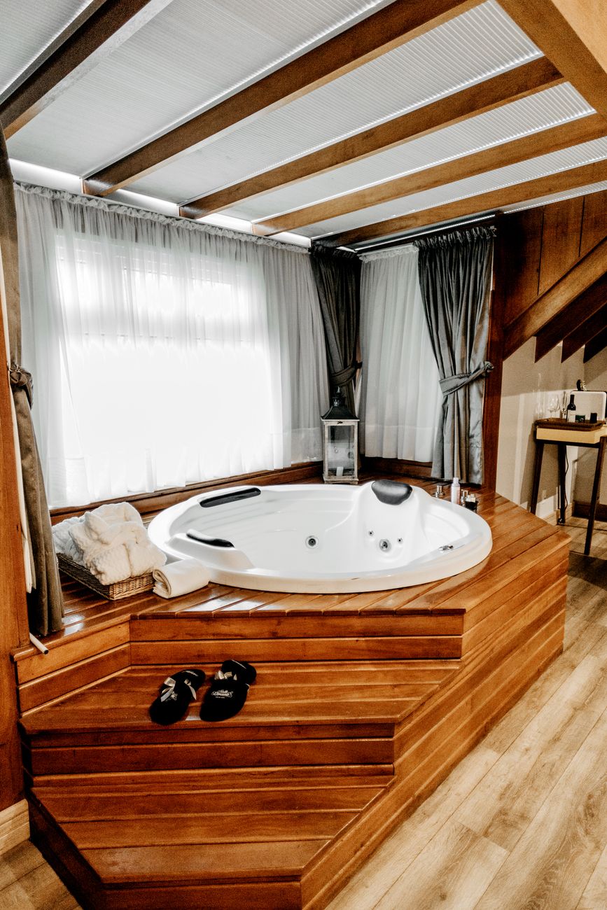 Best Hotels With Private Jacuzzi Suites for Romantic Vacations