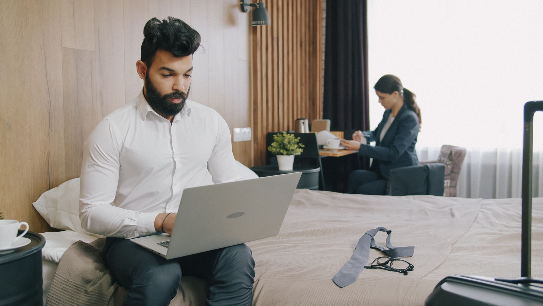 business-hotels-with-high-speed-wifi-and-24-hour-workspaces