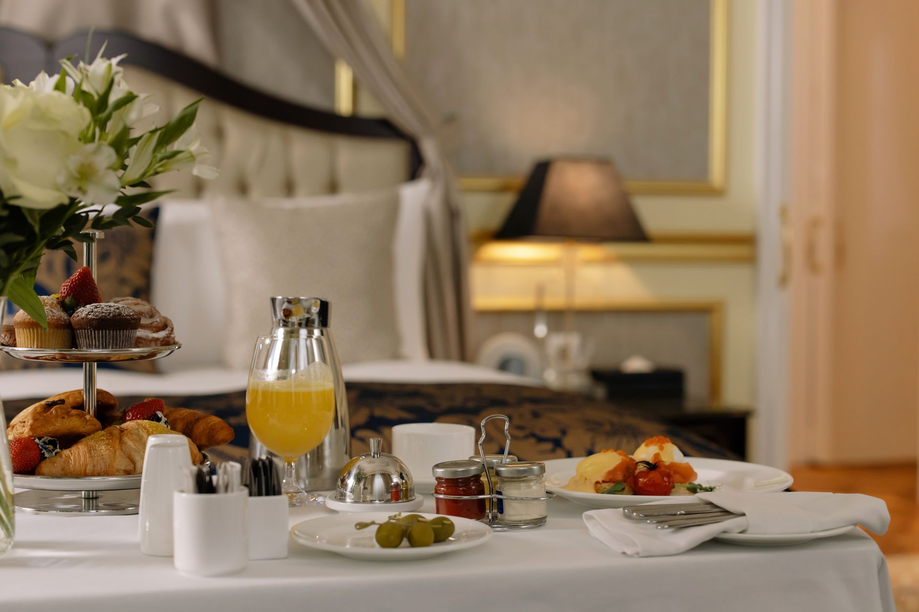 Luxury Hotels With Complimentary Airport Transfer and Breakfast